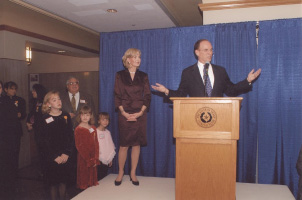 Judge Nelson Wolff and Tracy Wolff unveiling Courthouse Restoration