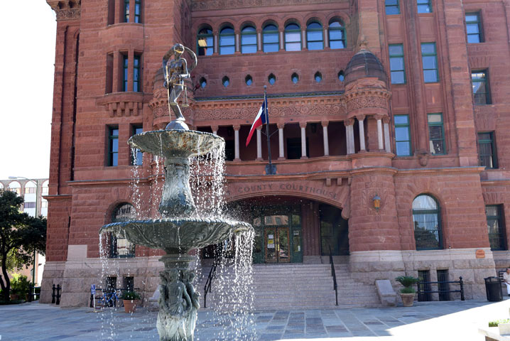 Lady Justice in front of the Courthouse